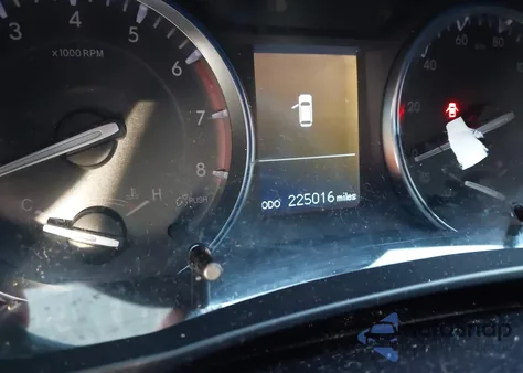 2015 Toyota Highlander Le z USA, uszkodzony, nr VIN 5TDZARFH5FS011698